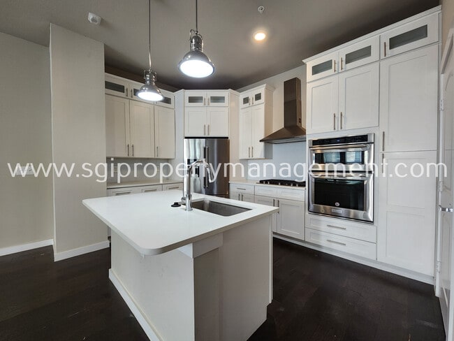 Building Photo - 1209 Beaconsfield Lane