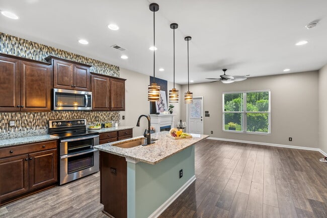 Kitchen - 257 Castle Dr