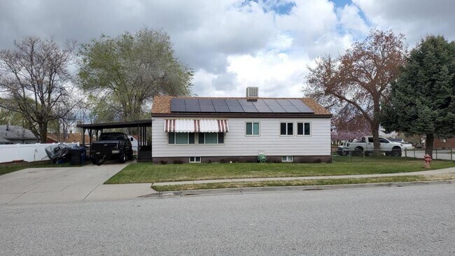 Photo - 266 W 4625 S