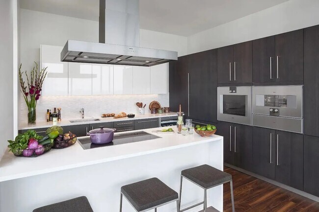 Photo - 213 N Clark St