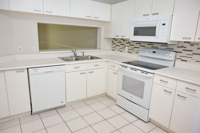 Photo - ANNUAL RENTAL - 2 Bedroom, 2 Bath Condo in...