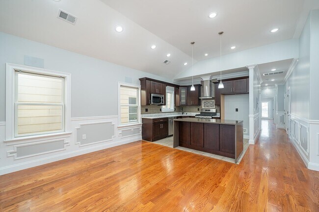 Photo - 72 Charles St Unit 2