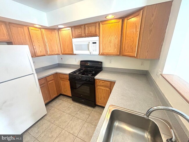 Photo - 3576 Edgemont St