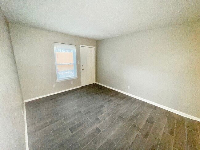 Photo - 139 N Claybrook St