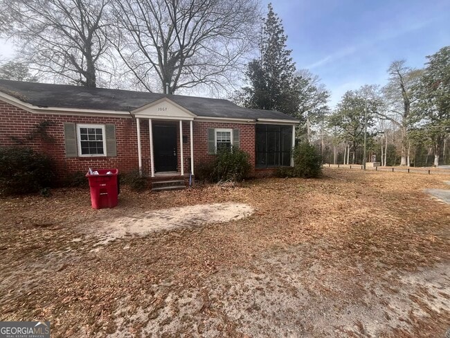 Building Photo - 1067 Boulevard