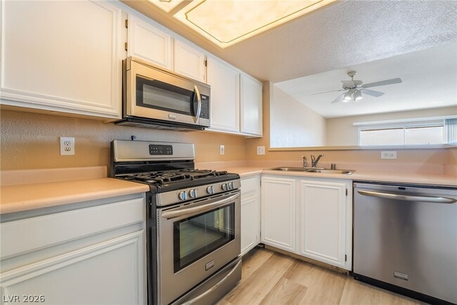 Photo - 8070 W Russell Rd Unit 2024