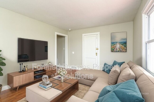 Photo - 201 Church St