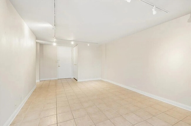 Photo - 7033 N Kedzie Ave Unit APT 1410