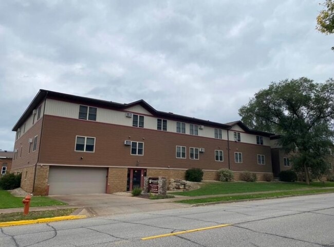 Riverwood Apartments - 1402 W Broadway St Unit 207