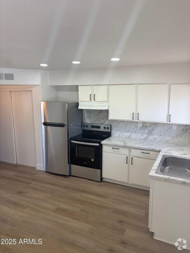 Building Photo - 5040 N 18th Ave Rental