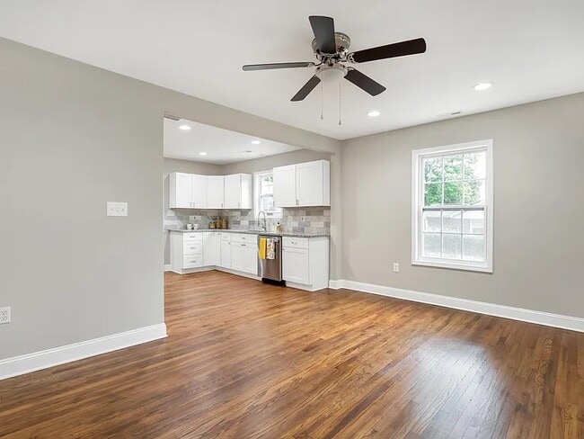 Photo - 13 Pinehurst St