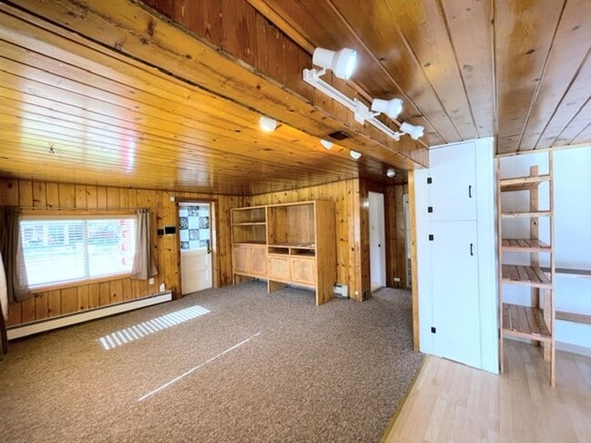 Unique and Updated Corner Lot Cabin in Mou... - Unique and Updated Corner Lot Cabin in Mou... House