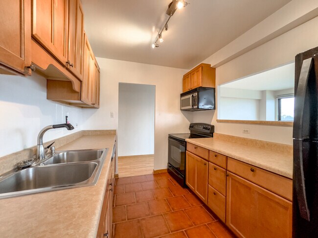 Photo - 4180 N Marine Dr Unit 504