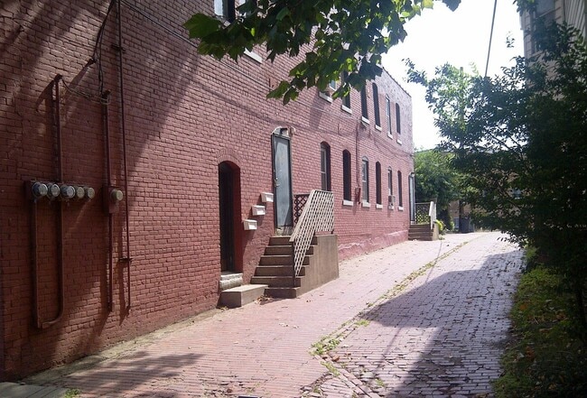 Building Photo - 1701 Fulton Rd Unit 3