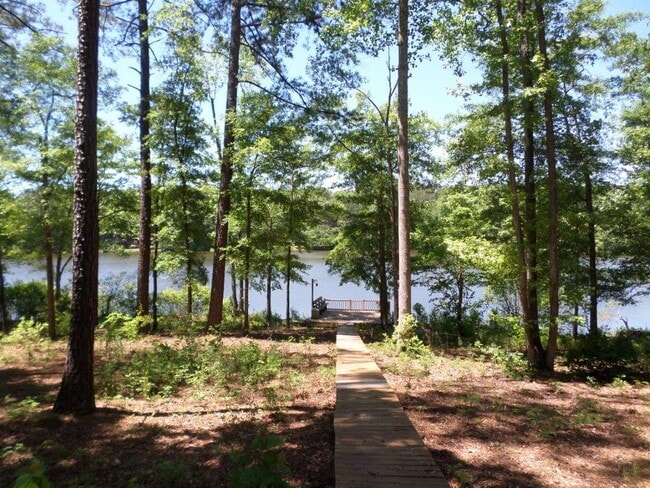 170 Lake Dr