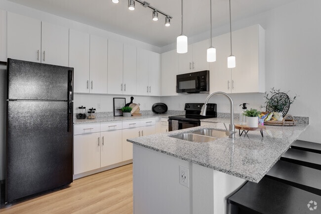2BR, 2BA - 1,315SF