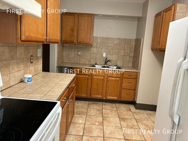 Photo - 909 Iola Ave