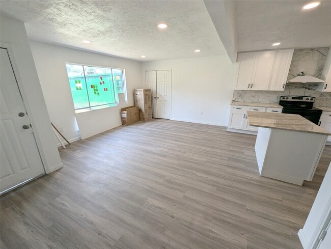 Photo - 2911 Huckleberry Ln