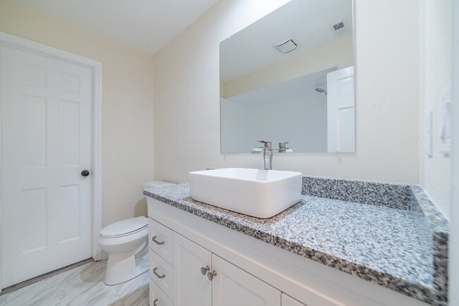 Photo - 785 Hawser St NE