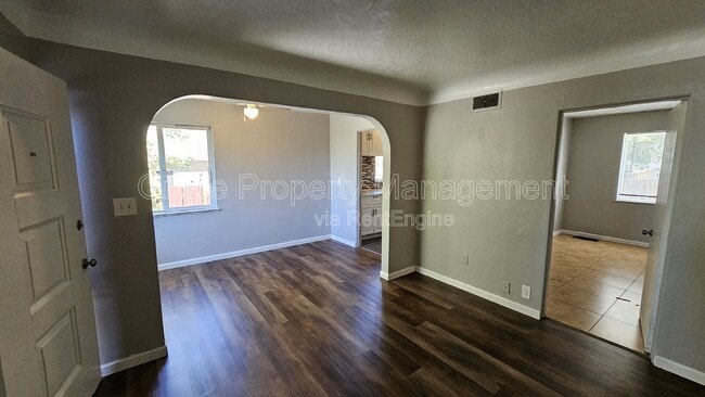 Photo - 1950 Oswego St