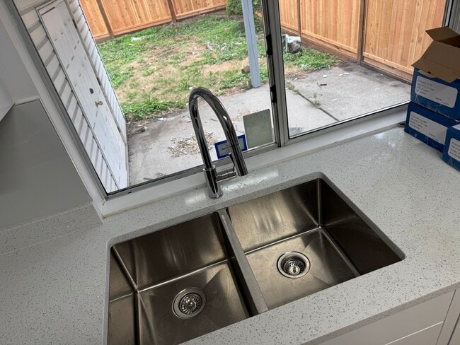 Building Photo - 12712 115B Av