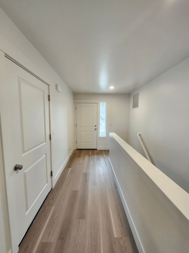 Photo - 3 bedrooms, 2.5 Baths w/Amazing Sunset Views!