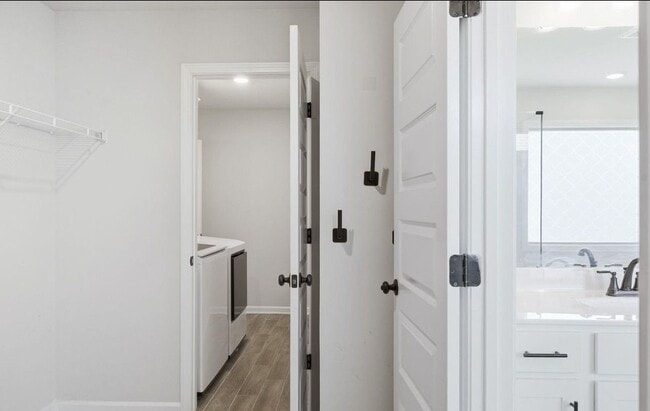 Photo - 218 Jubilee Cir SE