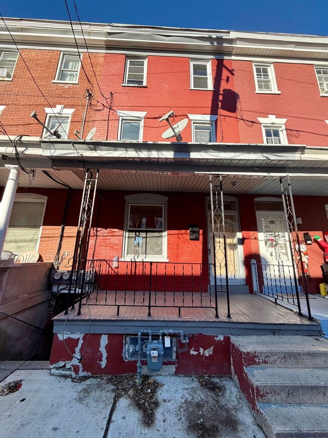 Photo - 631 E Madison St