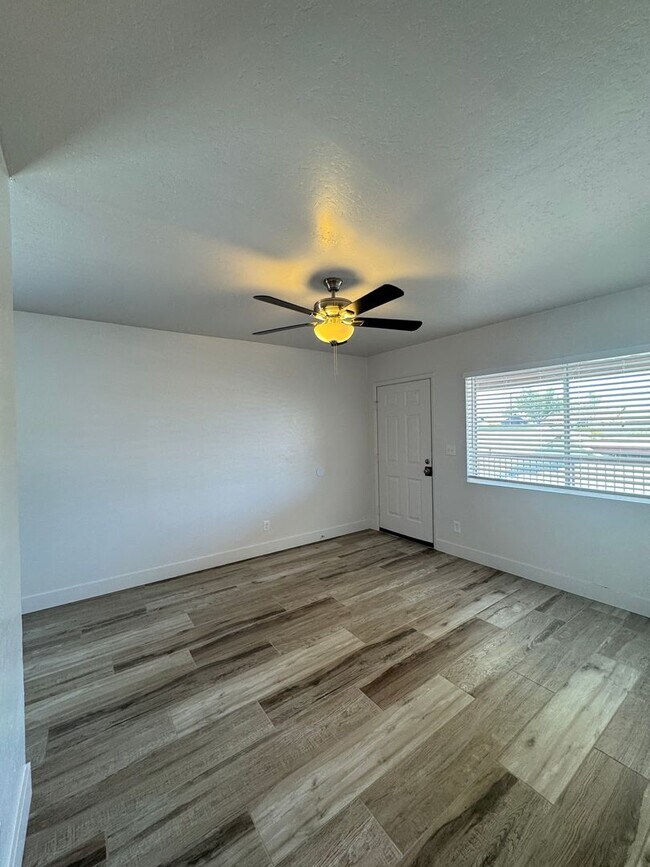 Photo - 738 W Pepper Pl Unidad 738 W Pepper Pl #3