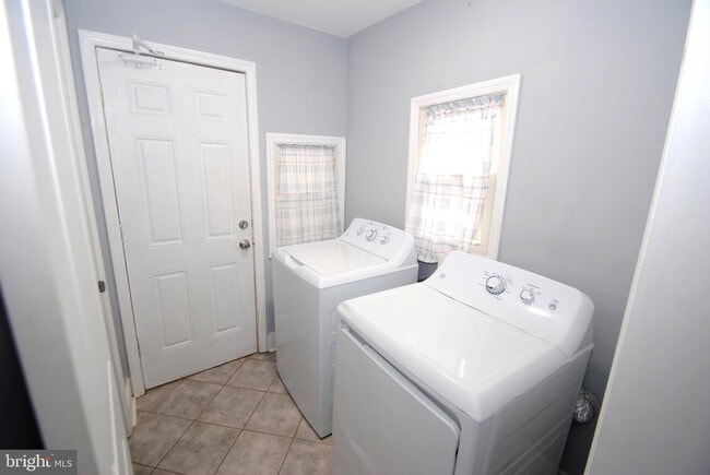 Photo - 416 Lawrence St