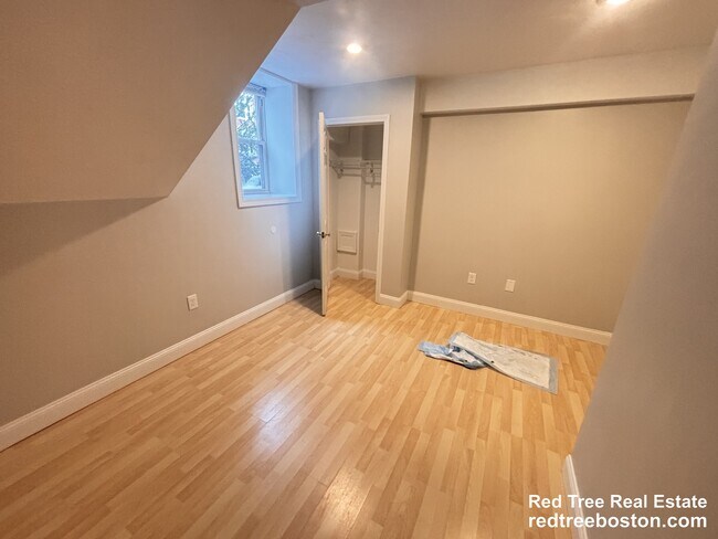 Photo - 10 Strathmore Rd Unit B