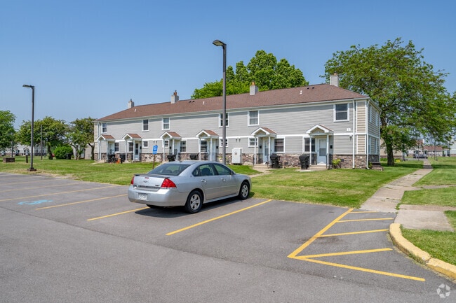 Photo - Packard Court Apartments
