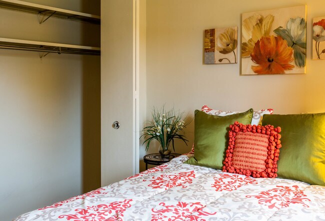 2BR, 1BA - 808-863 SF