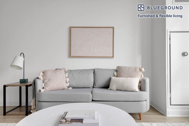 808 W Van Buren St Unidad SI FL10-ID535