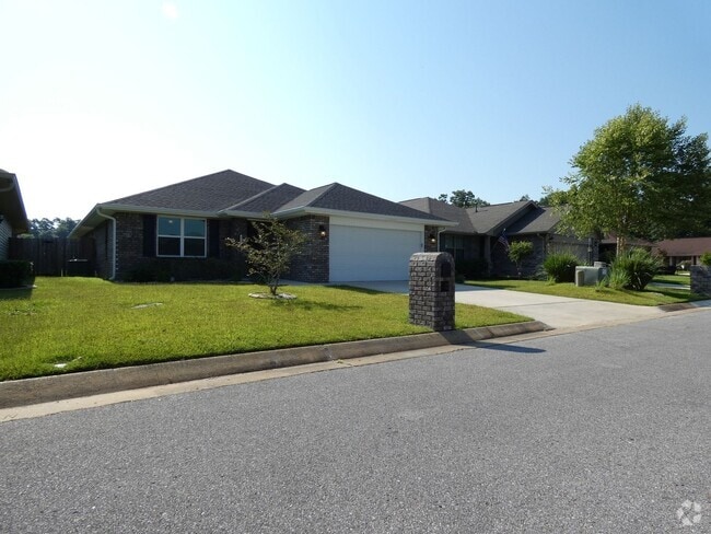 Building Photo - Spacious Home - Ashley Place
