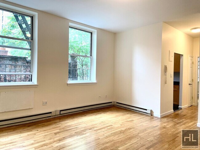 Photo - WEST 73 STREET Unidad 2F