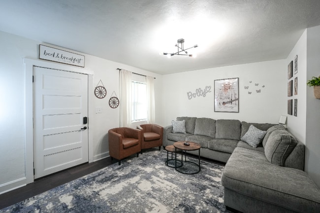 Building Photo - 2102 Scovel St Rental
