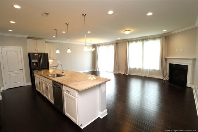 Photo - 410 Boscawen Ln