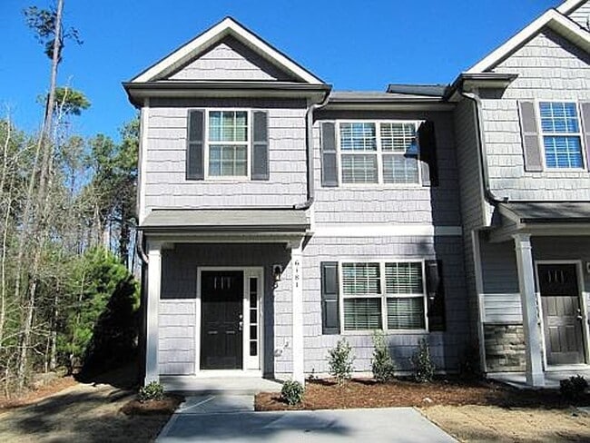 Building Photo - Lovely 3 bedroom Townhouse