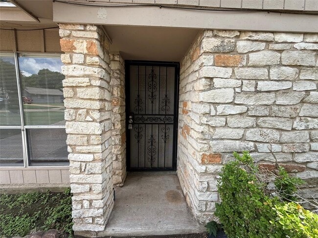 Photo - 1109 Village Green Dr