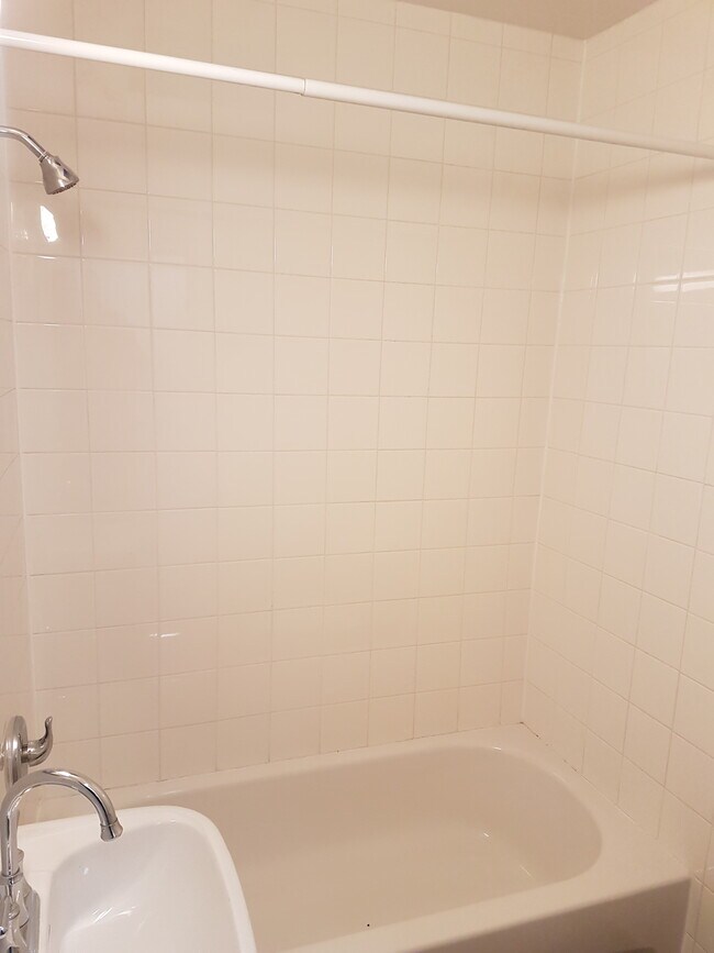Photo - Beautiful studio available for rent Unit 7