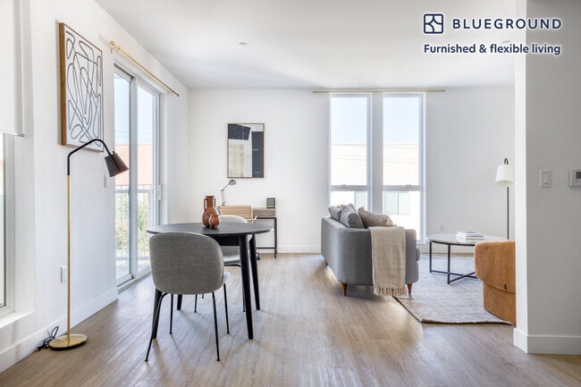 Photo - 4805 Bakman Ave Unidad FL4-ID678