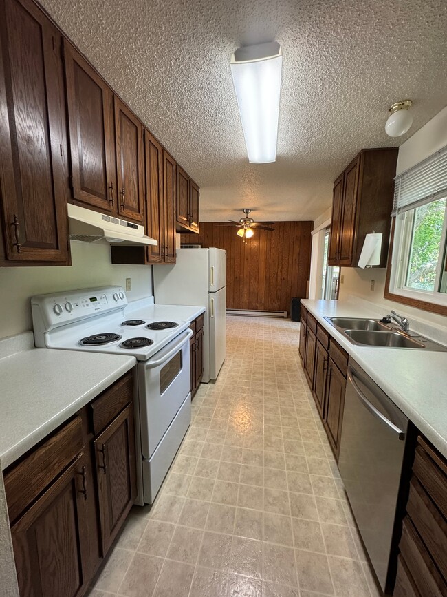 Photo - 3307 2nd St N
