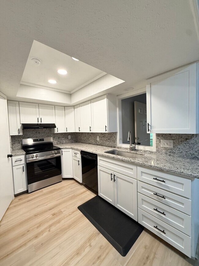Photo - Spacious 3BR Near Shadow Lake Shopping Center!