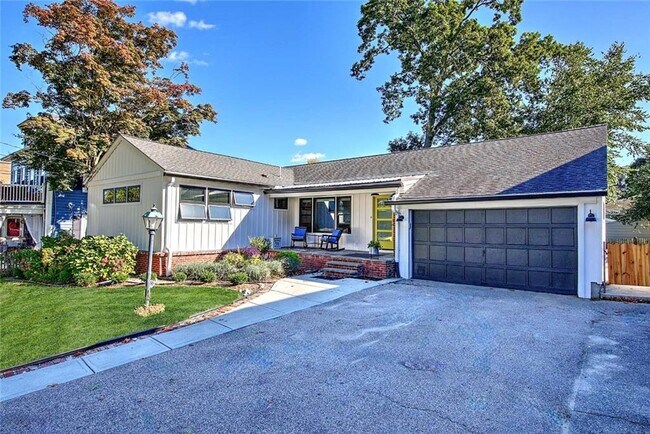 Building Photo - 151 Chace Ave