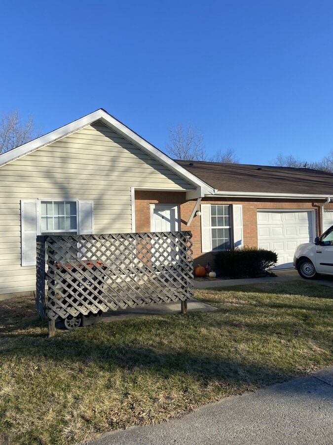 Photo - 535 Huron Dr W Unit C