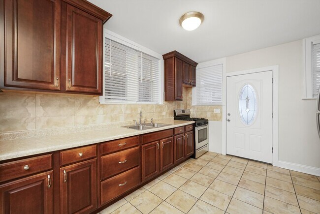 Photo - 4837 Lee St Unidad 1