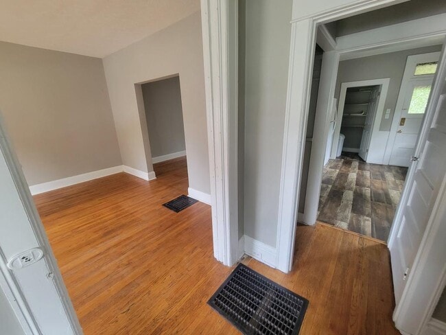 Photo - 1021 Nelson St