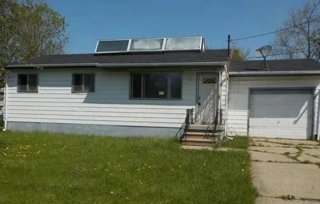 Photo - Spacious 3-Bed, 1-Bath Rental in Flint