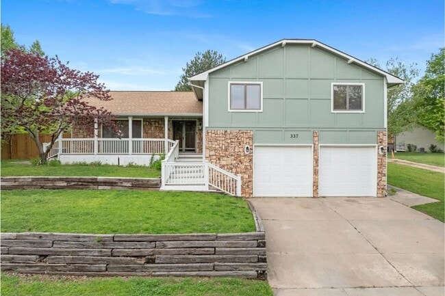 Photo - HUGE 4 Bedroom, 3.5 Bathroom!